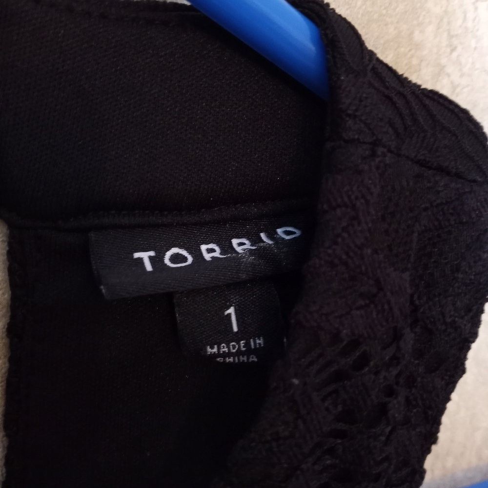 TORRID Black lace keyhole halter tiered skater dress plus size 1X - Picture 11 of 11